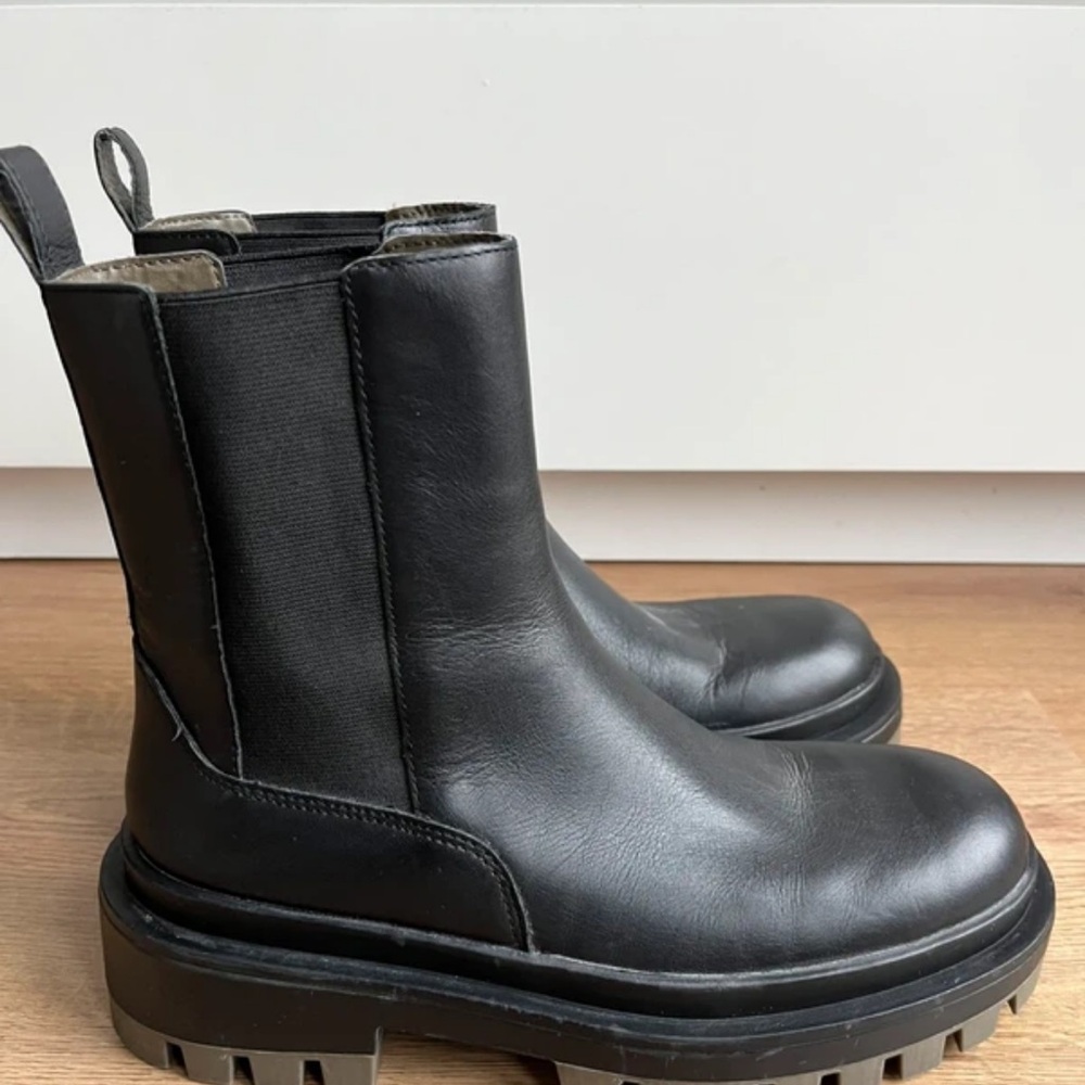 Zara Women's Black Leather Heeled Boots